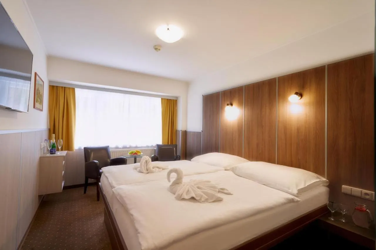 Wellness Hotel Green Paradise Pirkenhammer 4*,  체코